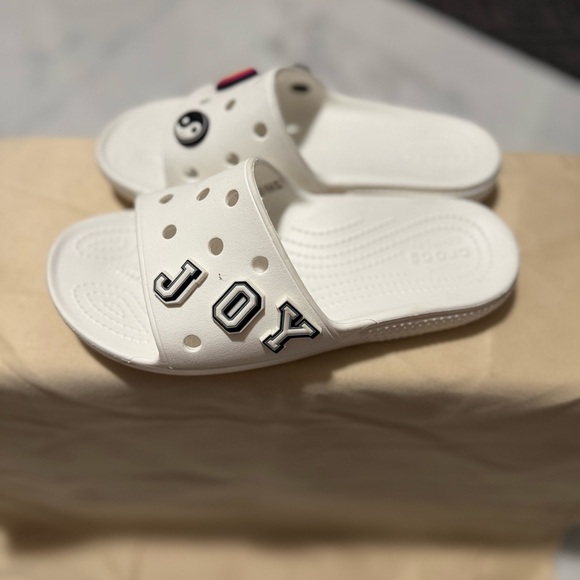 CROCS White Sandals with Perforated Design - Picture 3 of 5